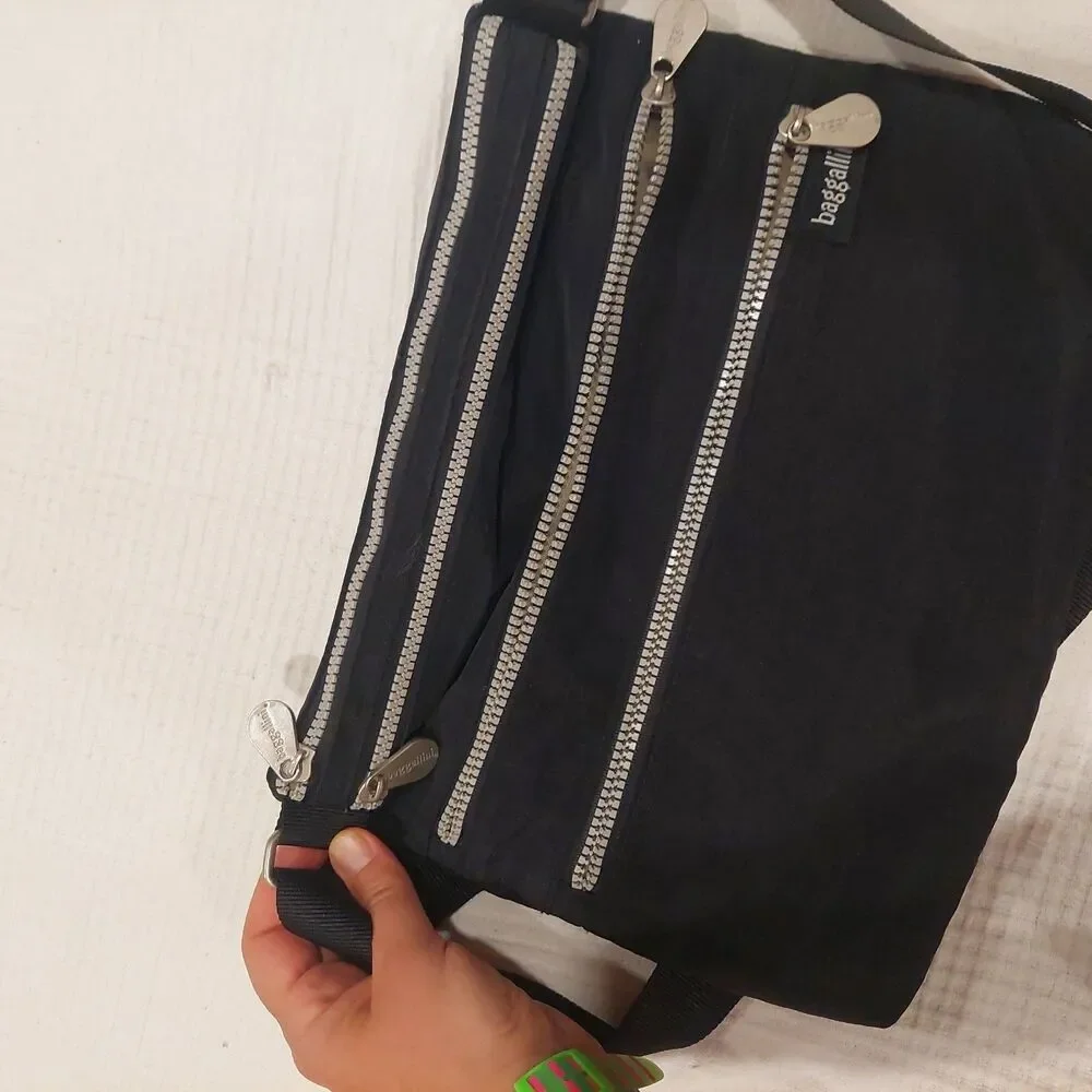Baggallini Black Nylon Triple Zip Crossbody Bag Purse EUC